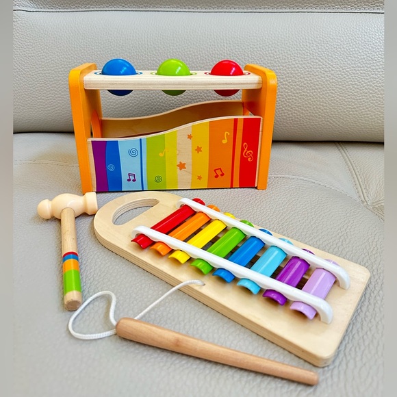 *SOLD* Hape Pound & Tap Bench with Slide Out Xylophone - Award Winning - Picture 1 of 2